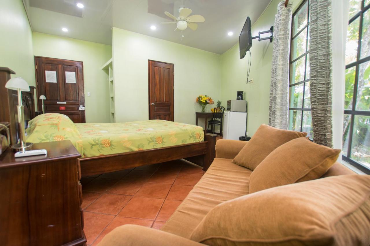 Oceanfront Hotel Verde Mar Direct Access To The Beach Manuel Antonio Exterior photo