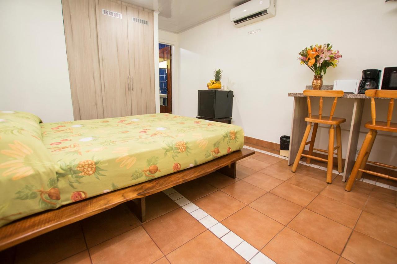 Oceanfront Hotel Verde Mar Direct Access To The Beach Manuel Antonio Exterior photo