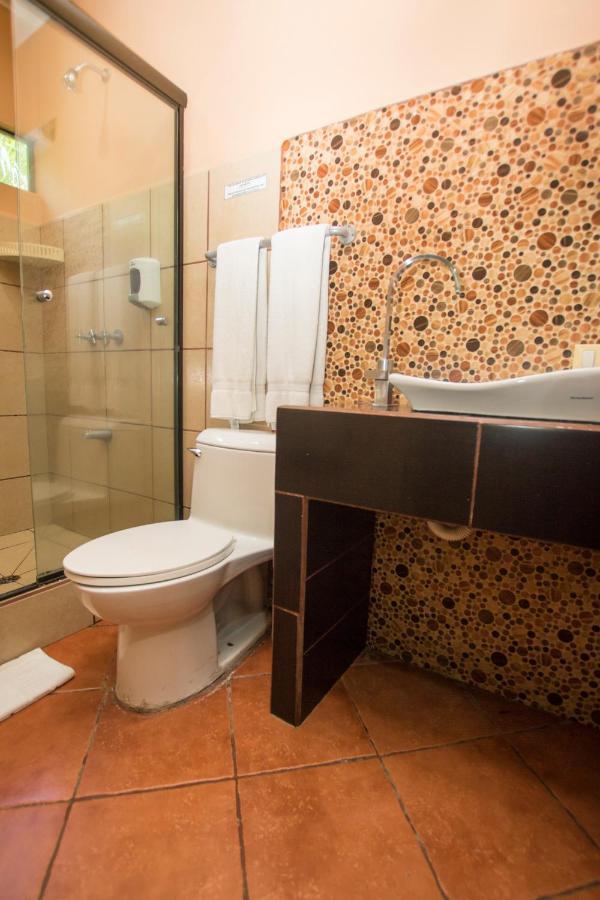 Oceanfront Hotel Verde Mar Direct Access To The Beach Manuel Antonio Exterior photo